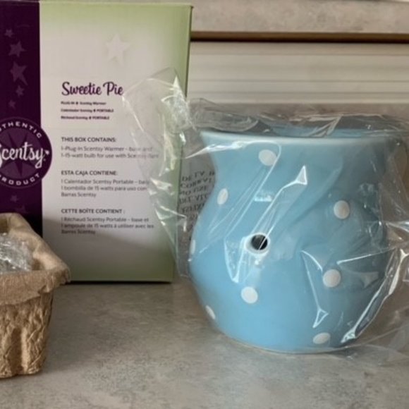 Scentsy Plug-In Warmer- Sweetie Pie - Picture 1 of 2